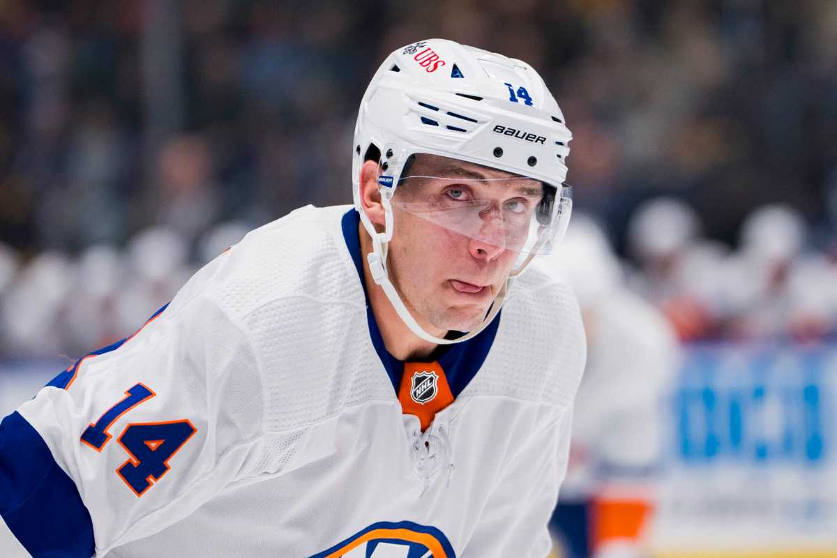 Bo Horvat injury: Mathieu Darche provides promising update on Islanders star | amNewYork