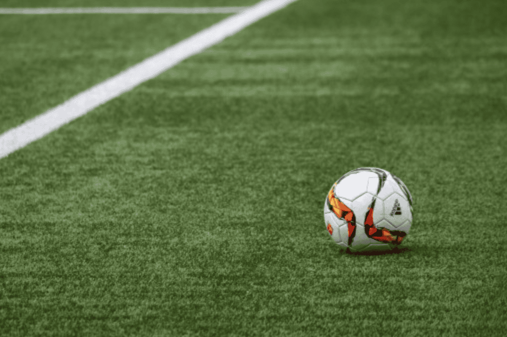 Live Football Betting: Strategy Discussion & Factors to Watch - Matched Betting Blog