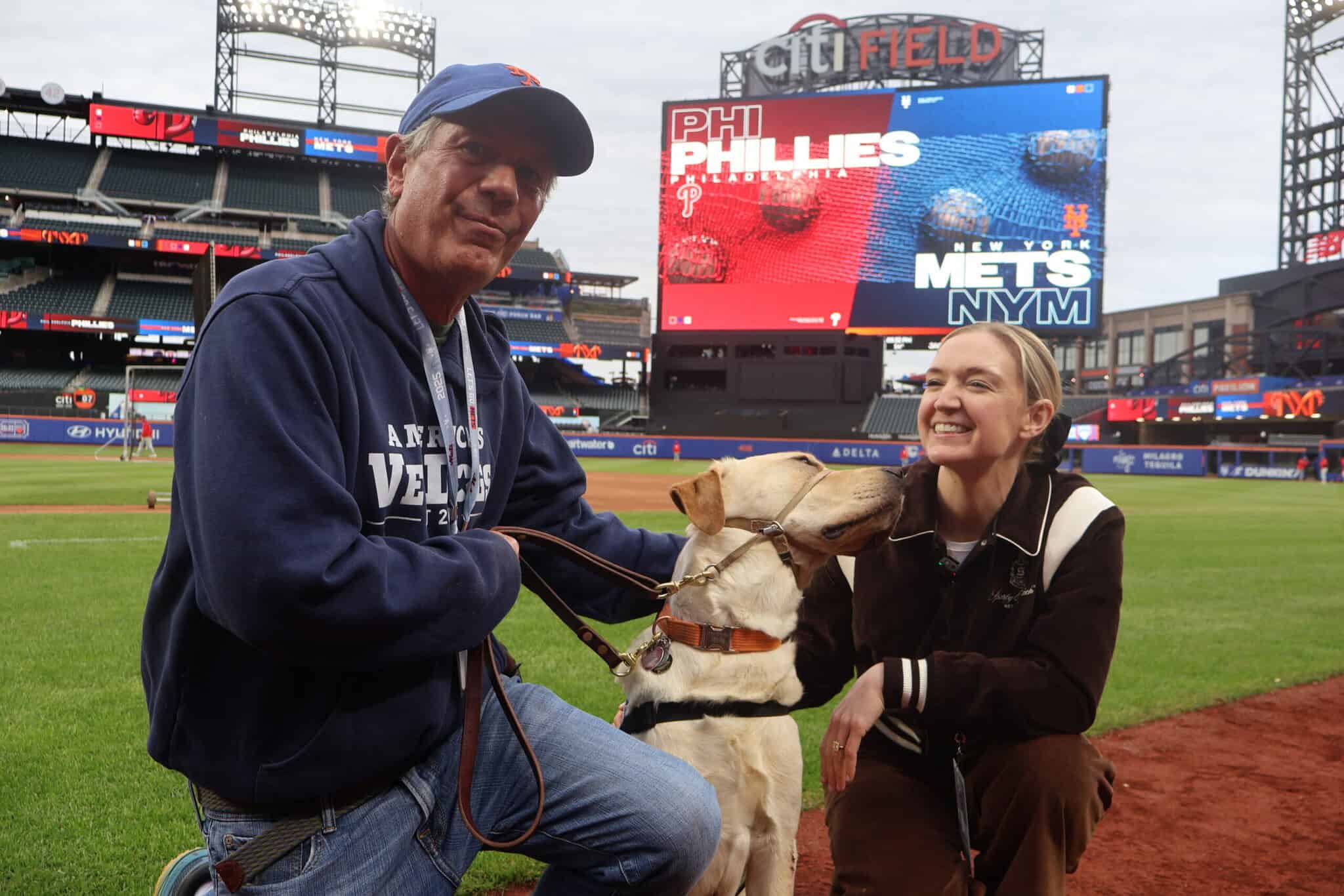 Meet the MetsVetDog, Buddy! While humans play ball, Buddy trains to be a service dog | amNewYork