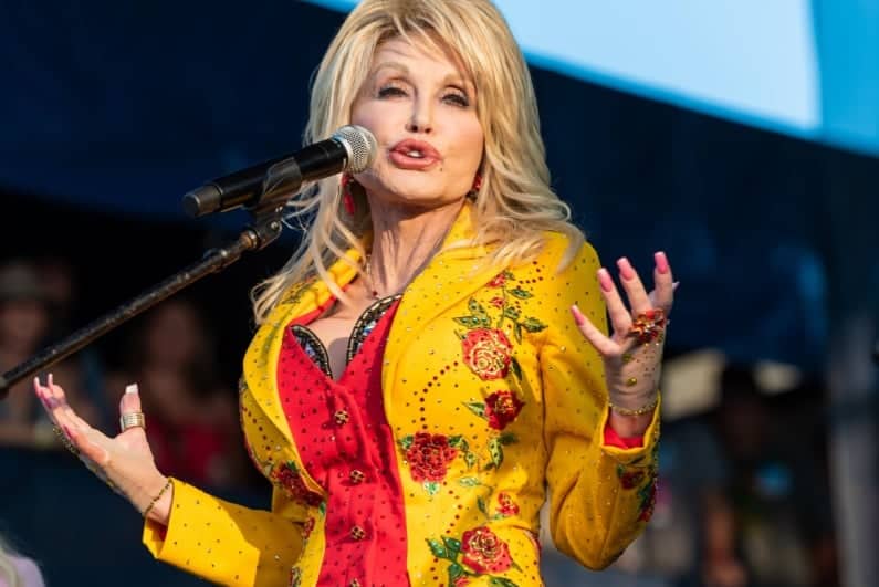 Dolly Parton to Perform Live in Las Vegas After 32-Year Absence