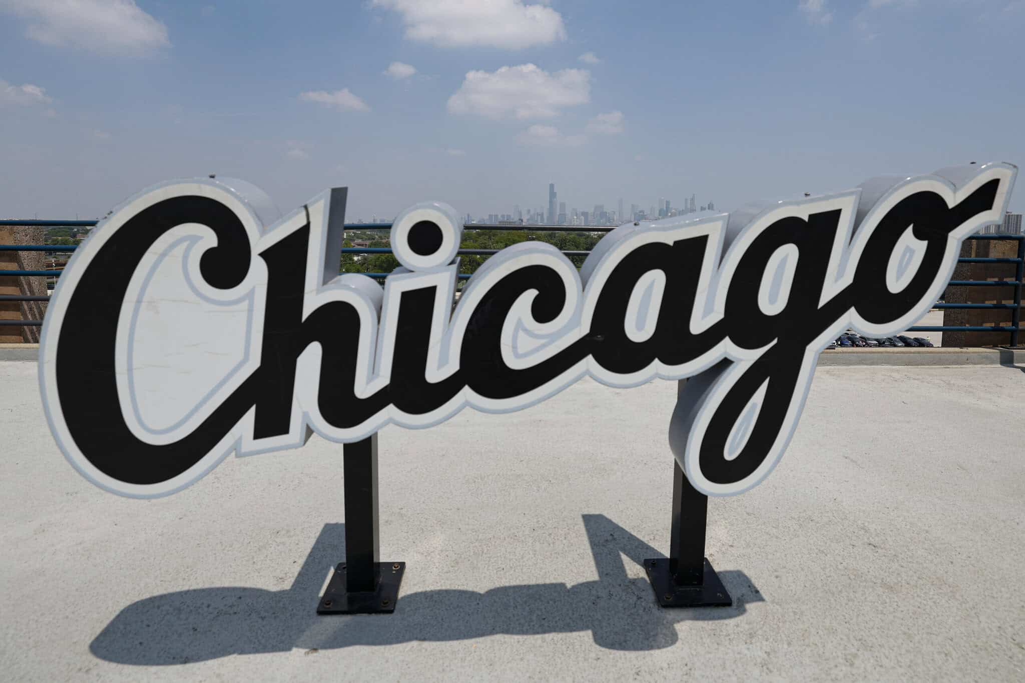DraftKings Follows Suit, Imposes Illinois Sports Betting Fee on Users