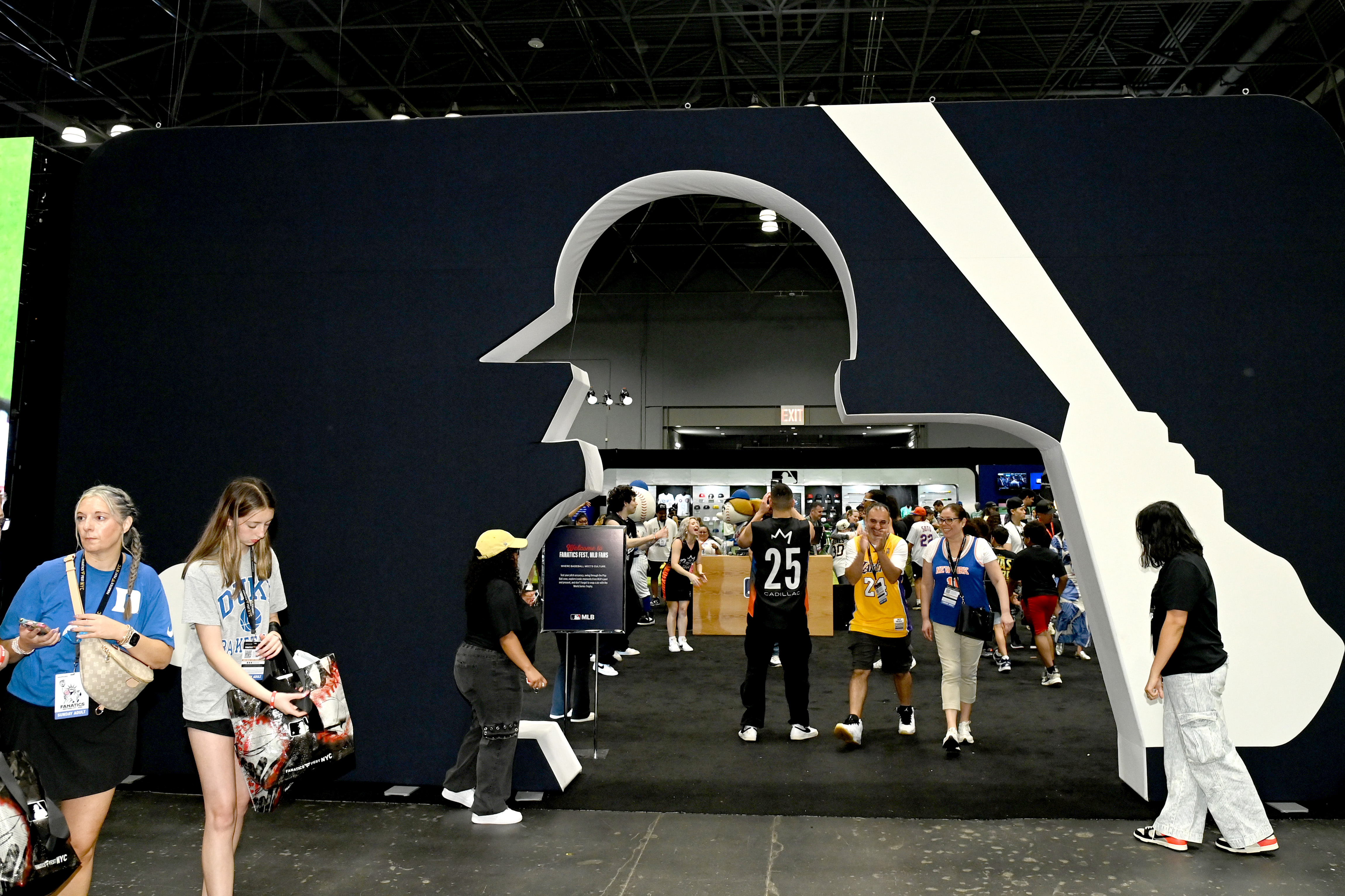 Fanatics Fest explodes with 125,000 fans attending 3-day event at Javits Center 3