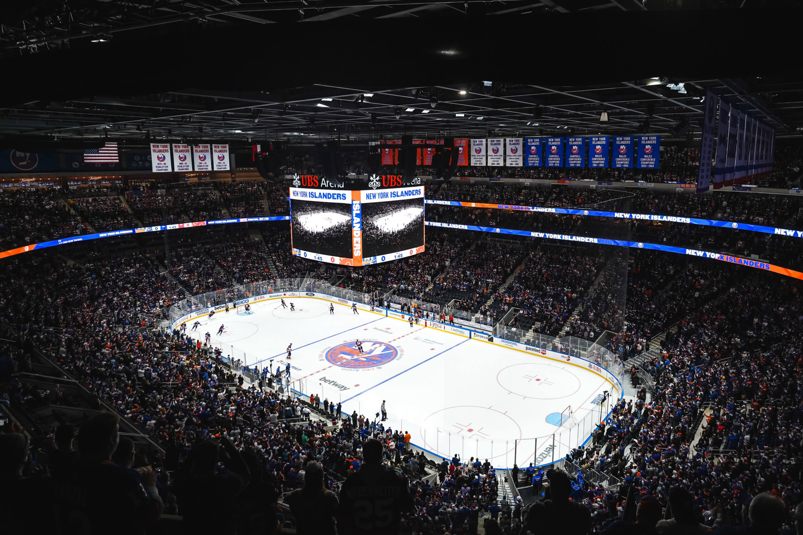 Islanders already feel different with Mathieu Darche in charge 2 Islanders UBS Arena