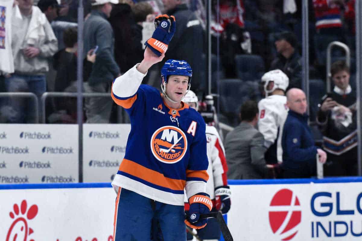 Long-time Islanders fan-favorite Matt Martin retiring after 15 NHL seasons | amNewYork