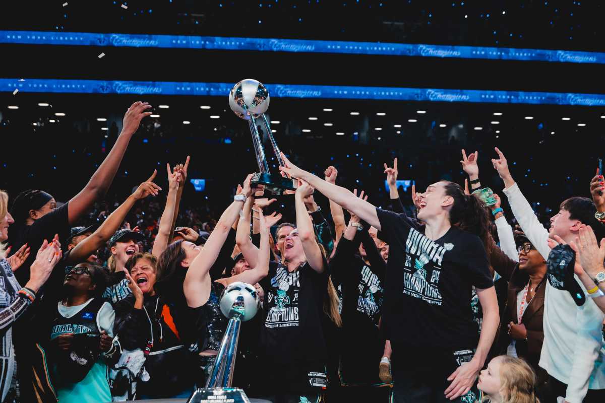 Barclays Center debuts public art honoring 2024 Liberty champions • Brooklyn Paper