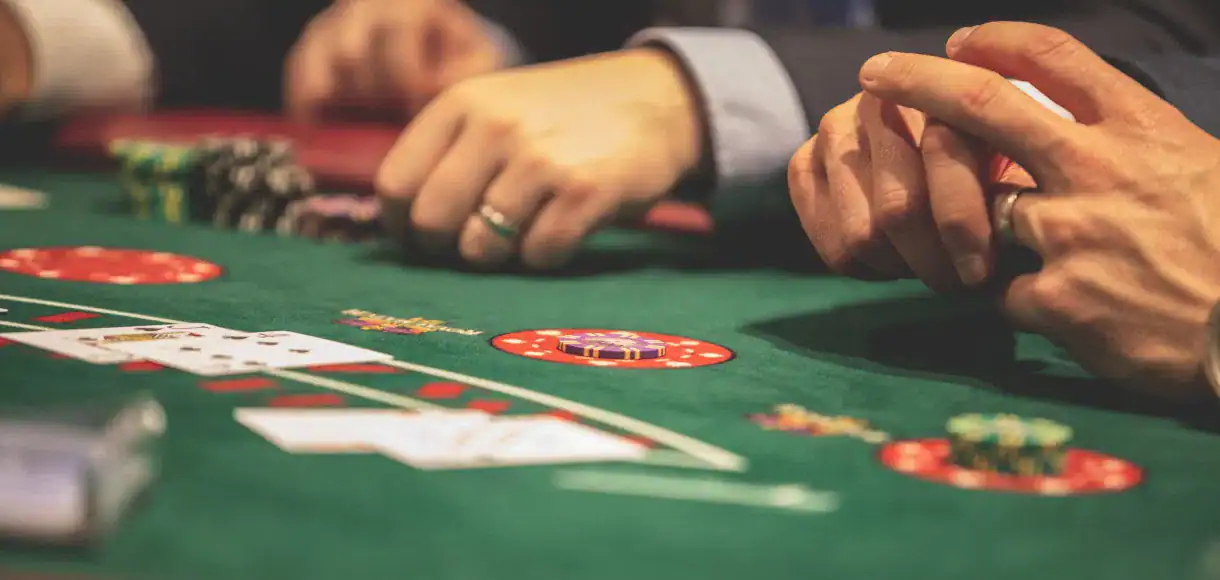 Blackjack strategy 101: What is the Free Bet Blackjack variant?
