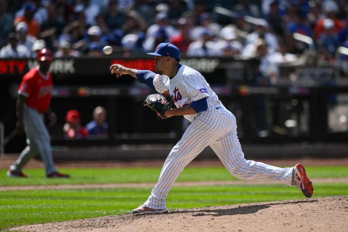 Mets feeling good vibrations heading to California on four-game winning streak 2 Mets pitcher throwing the ball