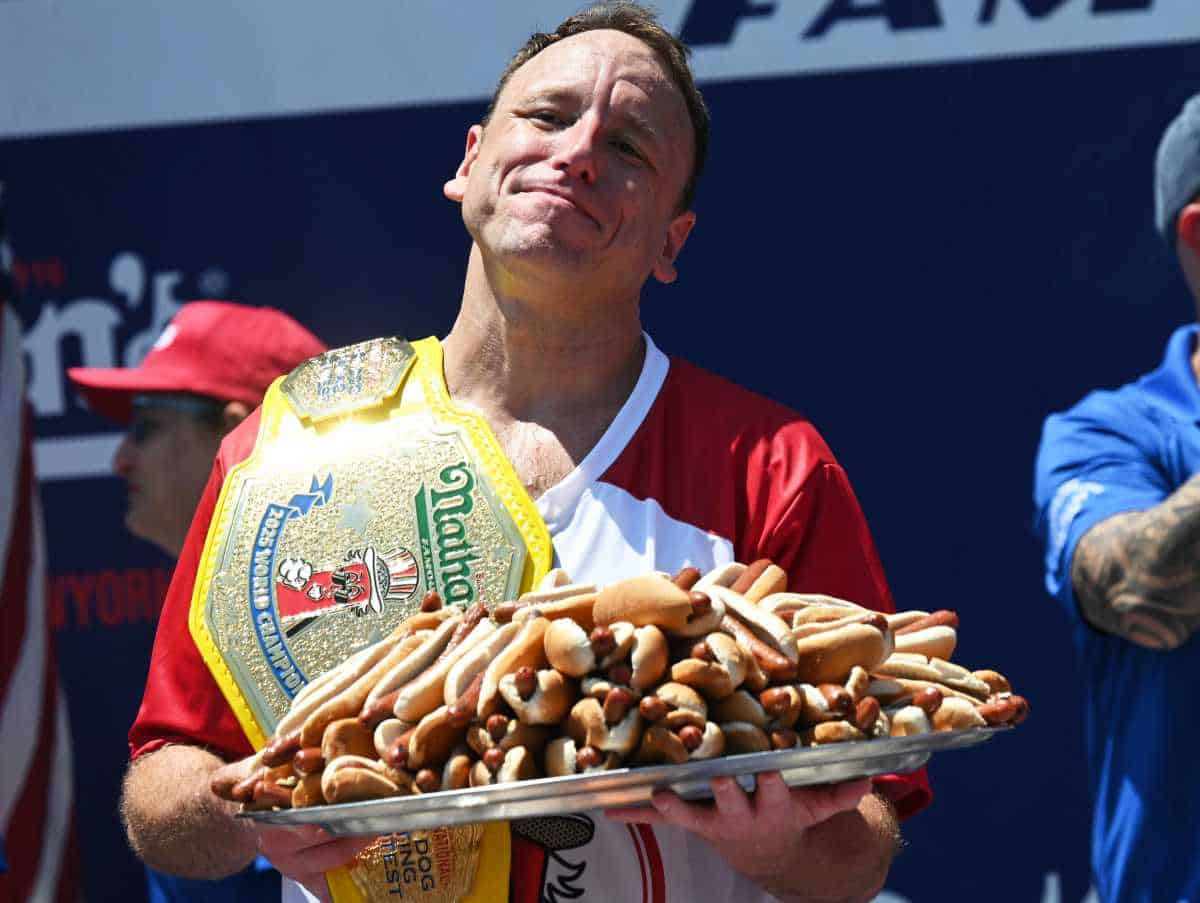 Top dog: Joey Chestnut returns, wins 17th title at Nathan’s Famous Hot Dog Eating Contest • Brooklyn Paper