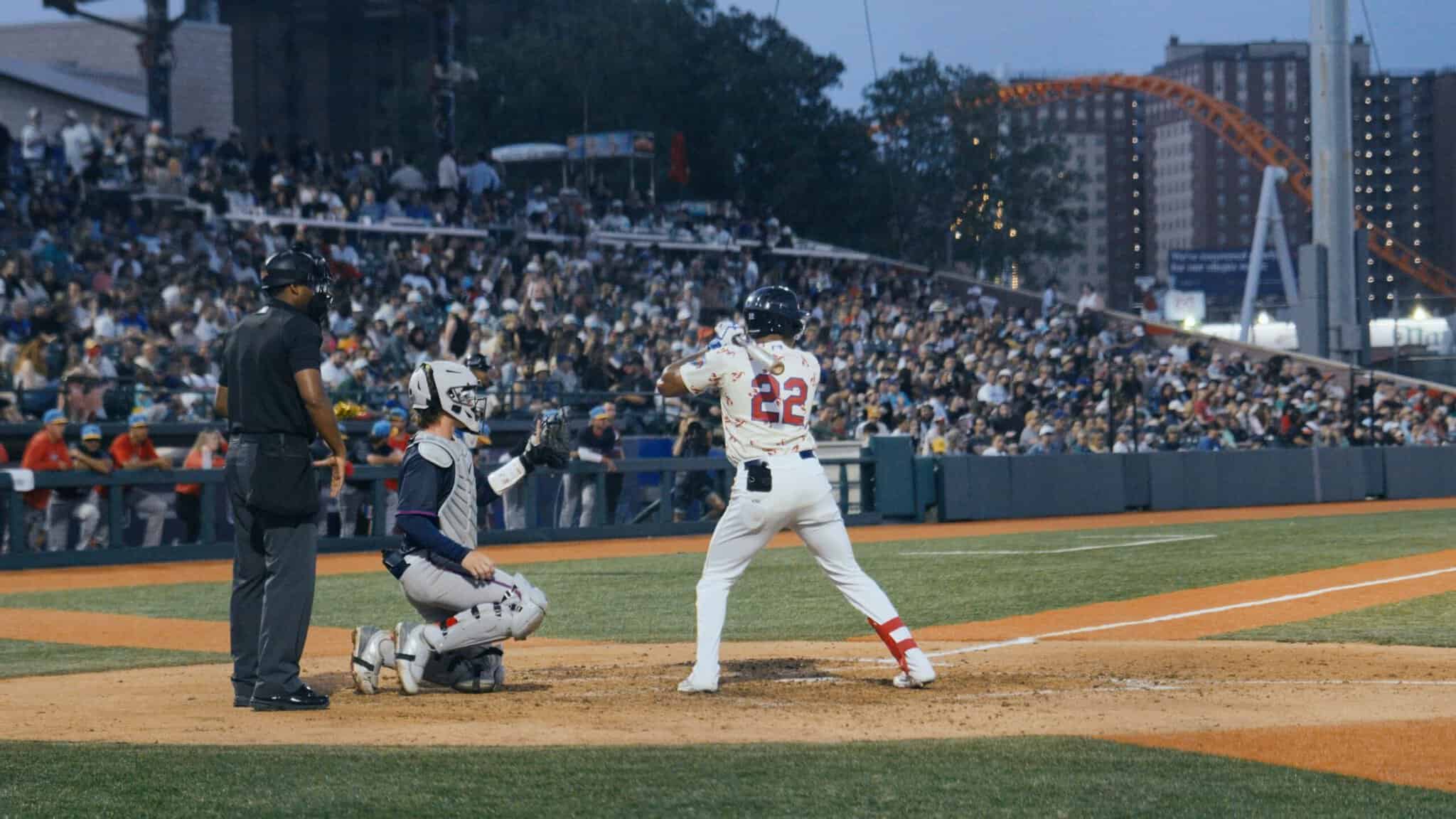 Cyclones celebrate 10th Seinfeld Night in biggest draw of 2025 season | amNewYork