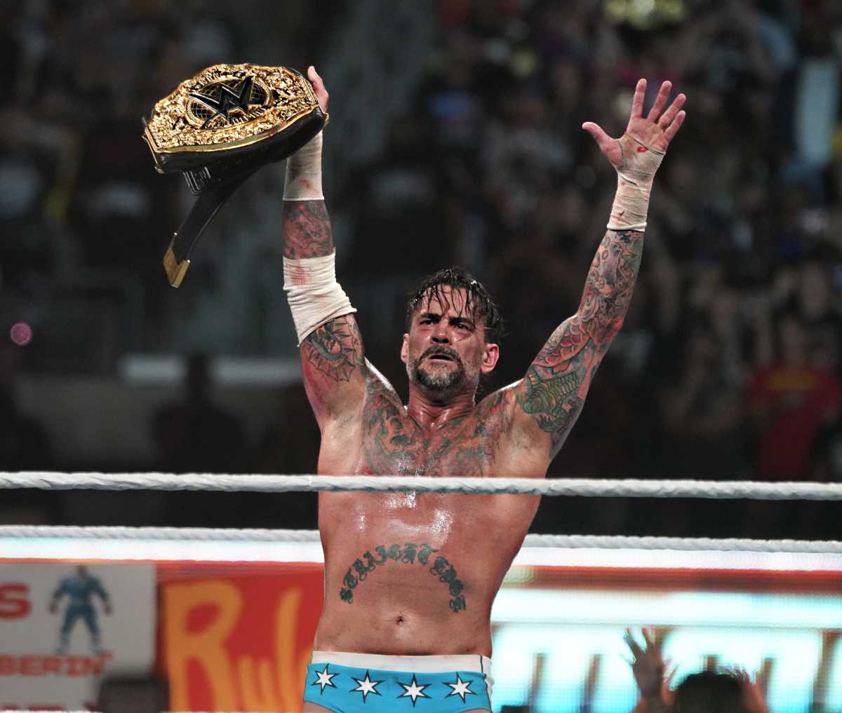 Thousands flood MetLife Stadium for first-ever two-night WWE SummerSlam 10