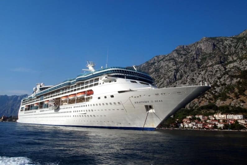 $16k Casino Debtor Flees Cruise Liner on Jet Ski Then Sasses Cops 
