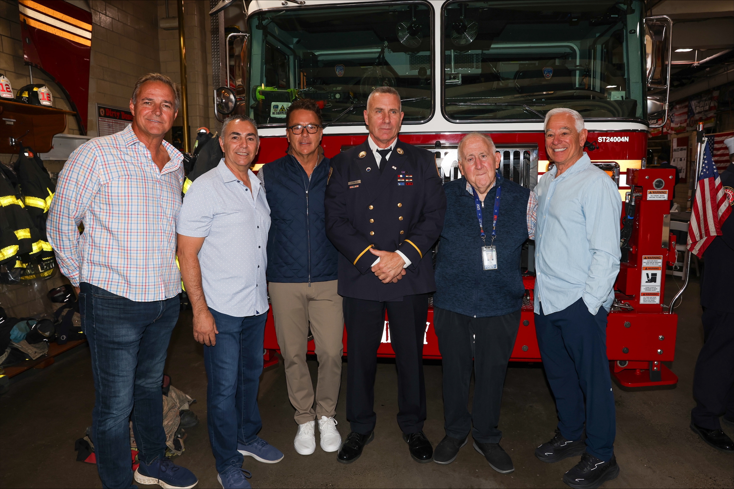 2001 Mets continue tradition of visiting local firehouses on 24th anniversary of 9/11 4 Mets visit Engine 3/Ladder 12 9/11/25