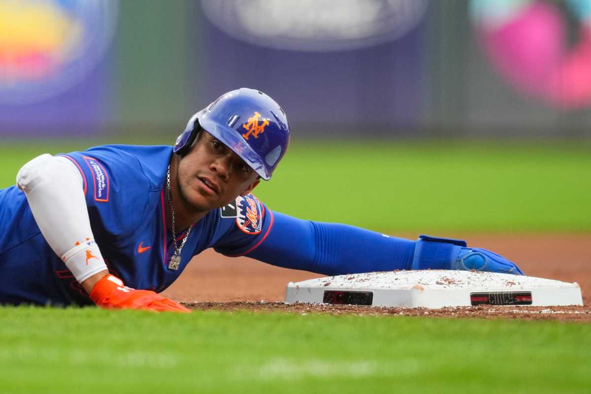 Mets NL East hopes up in smoke, Wild Card standing tight