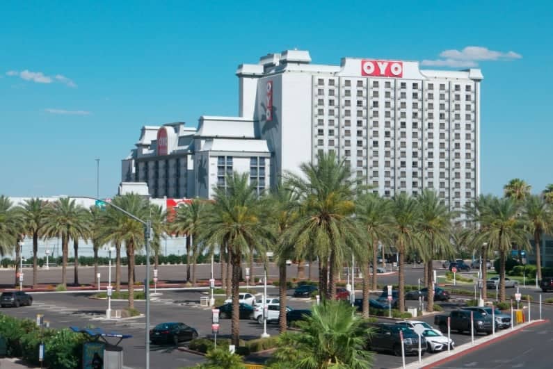 OYO Las Vegas Reportedly Laying Off Table Game Staff One Month After Hooters Closure