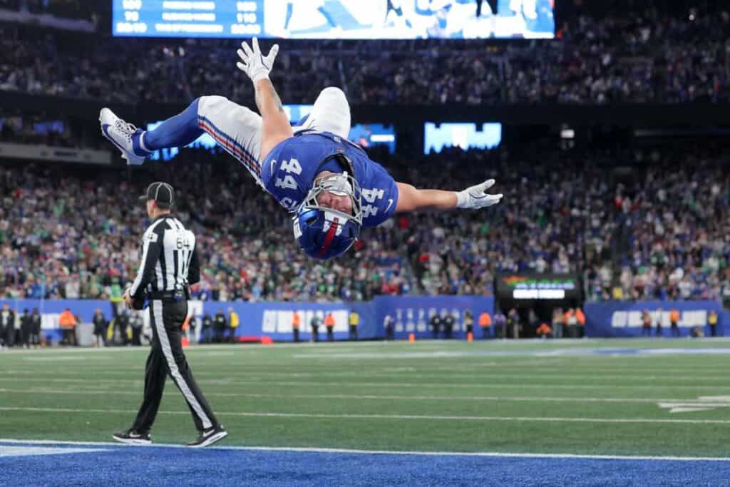 Giants blow out Eagles in upset win, Skattebo scores 3 TDs | amNewYork