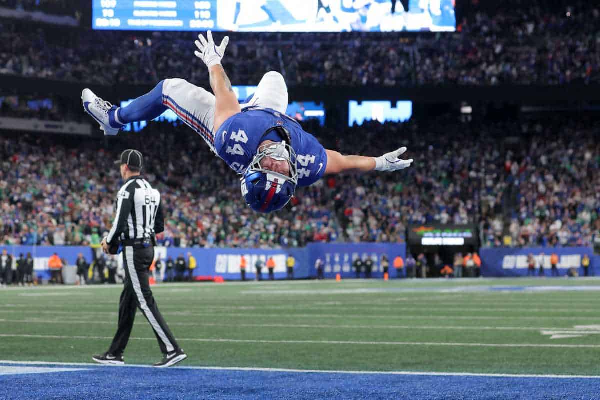 Giants blow out Eagles in upset win, Skattebo scores 3 TDs | amNewYork