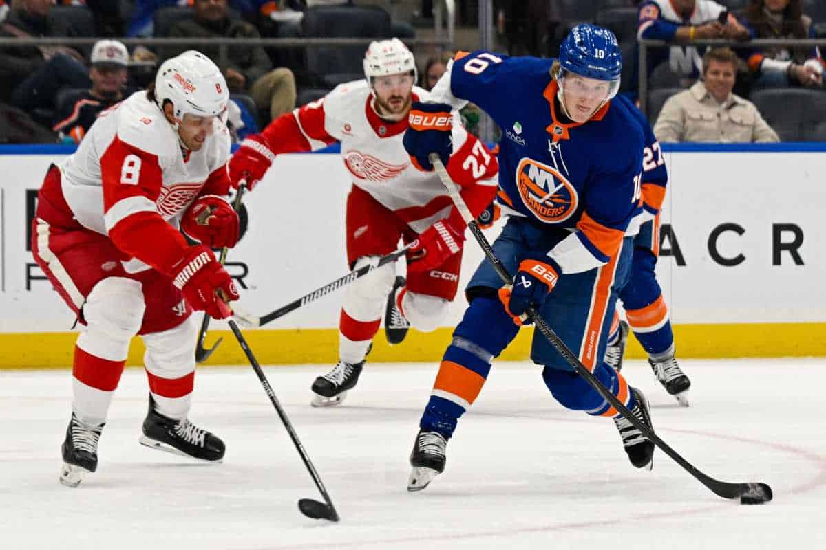 Islanders’ Simon Holmstrom working on finding ‘balance’ of being more aggressive offensively | amNewYork