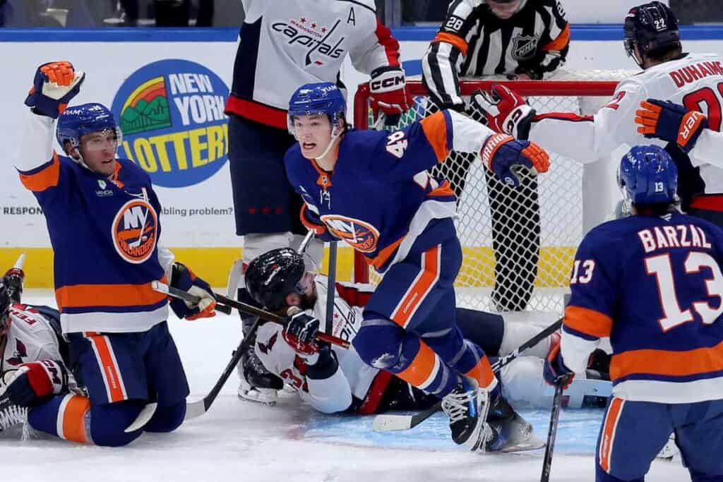 Matthew Schaefer already a perfect fit for Islanders: ‘He’s so good’ | amNewYork