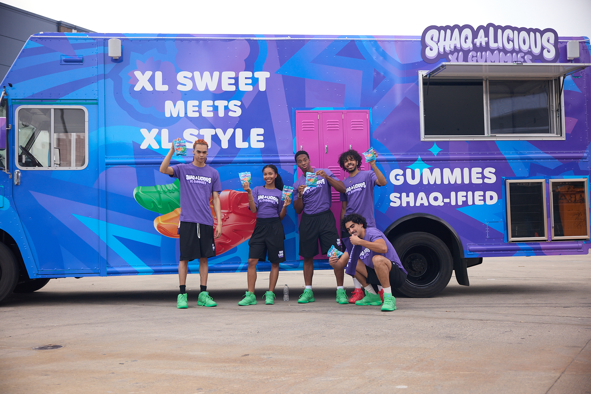 Shaquille O’Neal surprises fans with exclusive sneakers, taking to NYC basketball courts in the Shaq-A-Licious truck 5 the Shaq-A-Licious truck