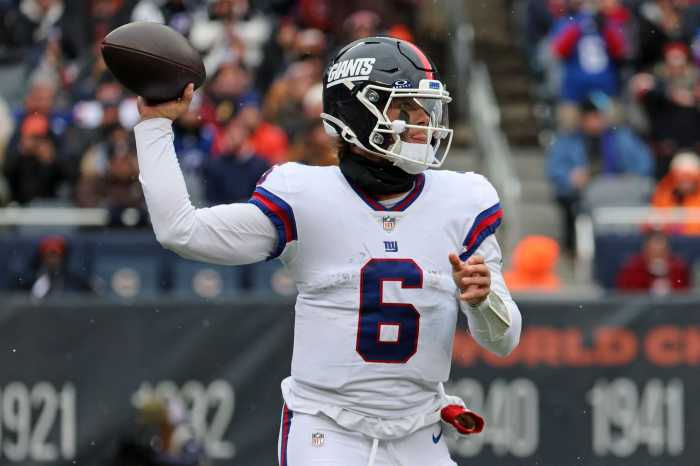 Giants' Dart departs early in disappointing 24-20 loss to Bears 2