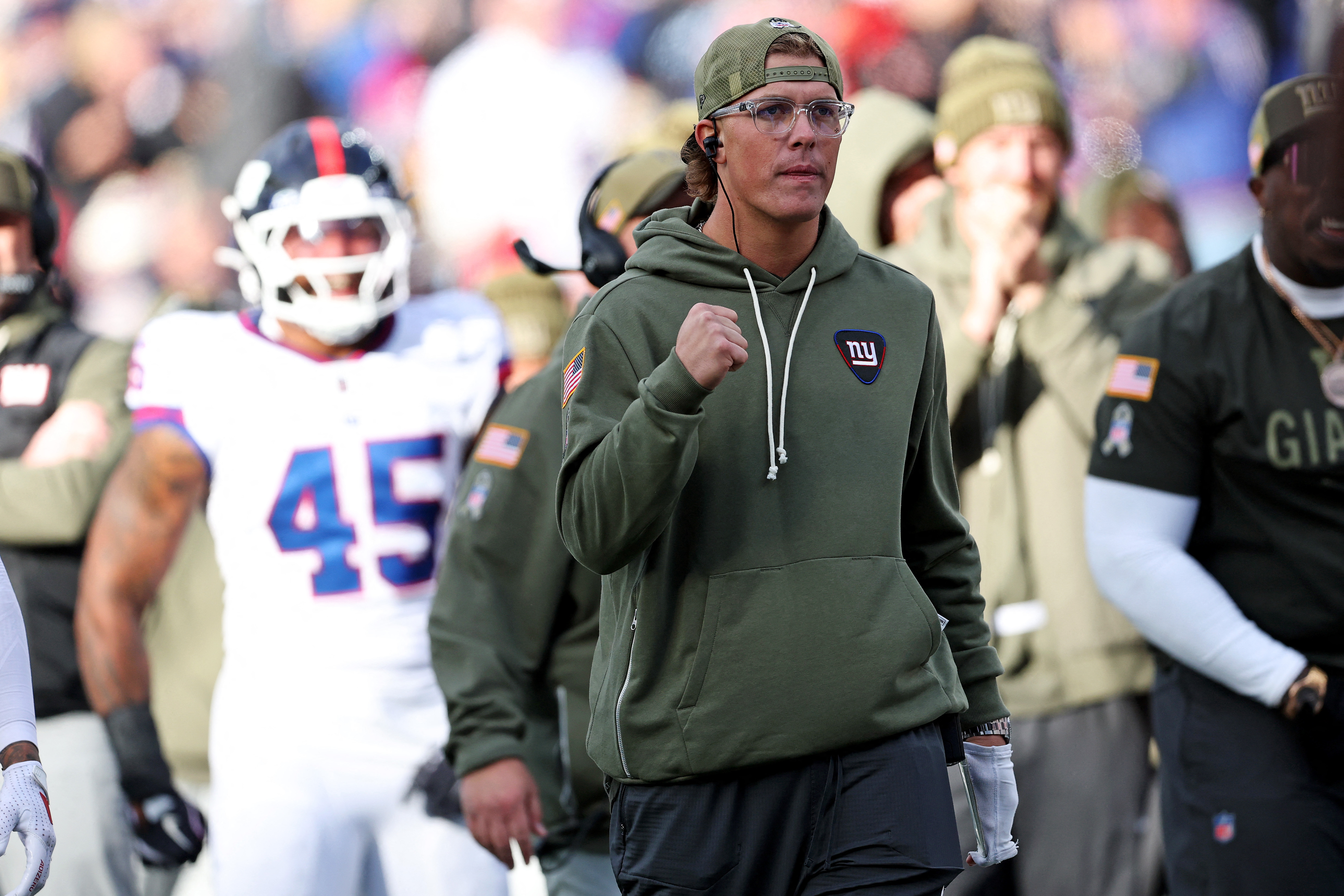 Giants, Mike Kafka walking 'fine line' with Jaxson Dart's legs increasing chances of injury 2 Jaxson Dart sidelines Giants Packers