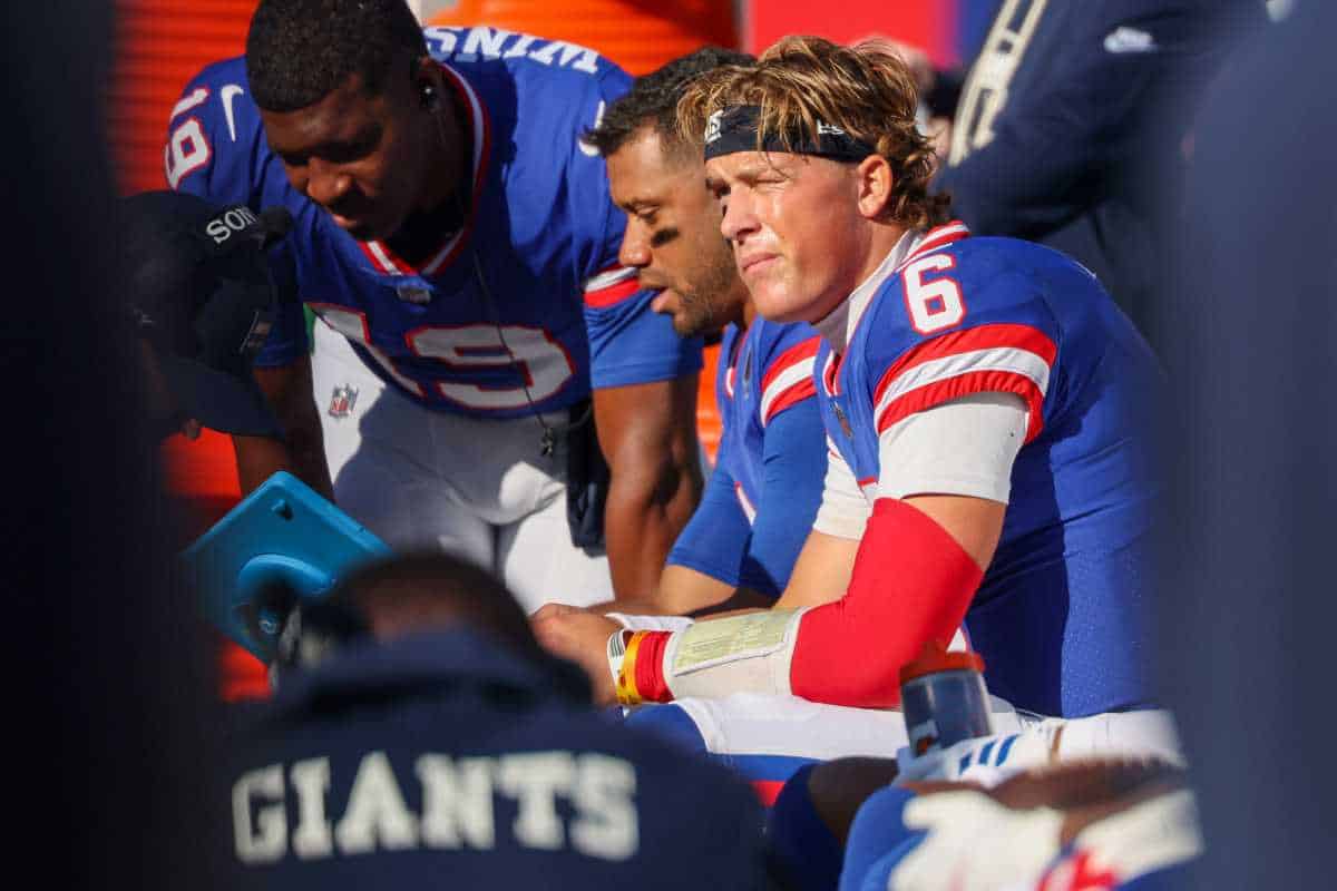 Jaxson Dart can’t carry the Giants by himself: ‘He’s the leader of our football team’ | amNewYork