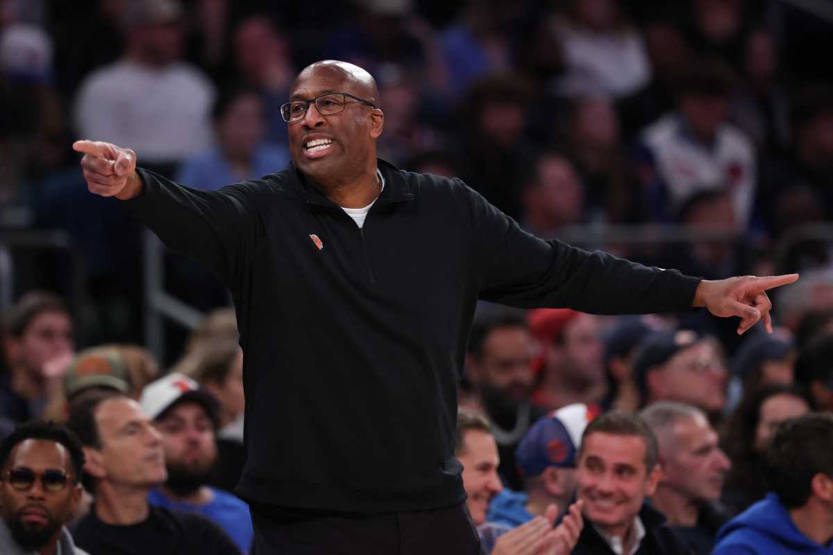 Knicks show returning mojo in win over Bulls even as offense continues to come into focus under Brown 2 Knicks head coach Mike Brown acknowledged that the team is taking baby steps forward in better understanding of "quick decisions" between passing and shooting.