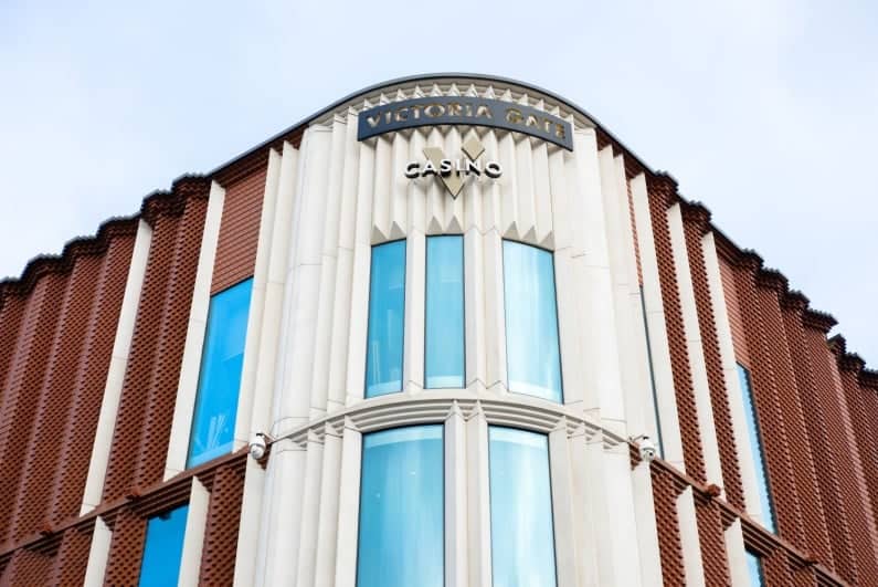 Leeds City Center Casino Shuttered as UKGC Suspends License Over AML Failings