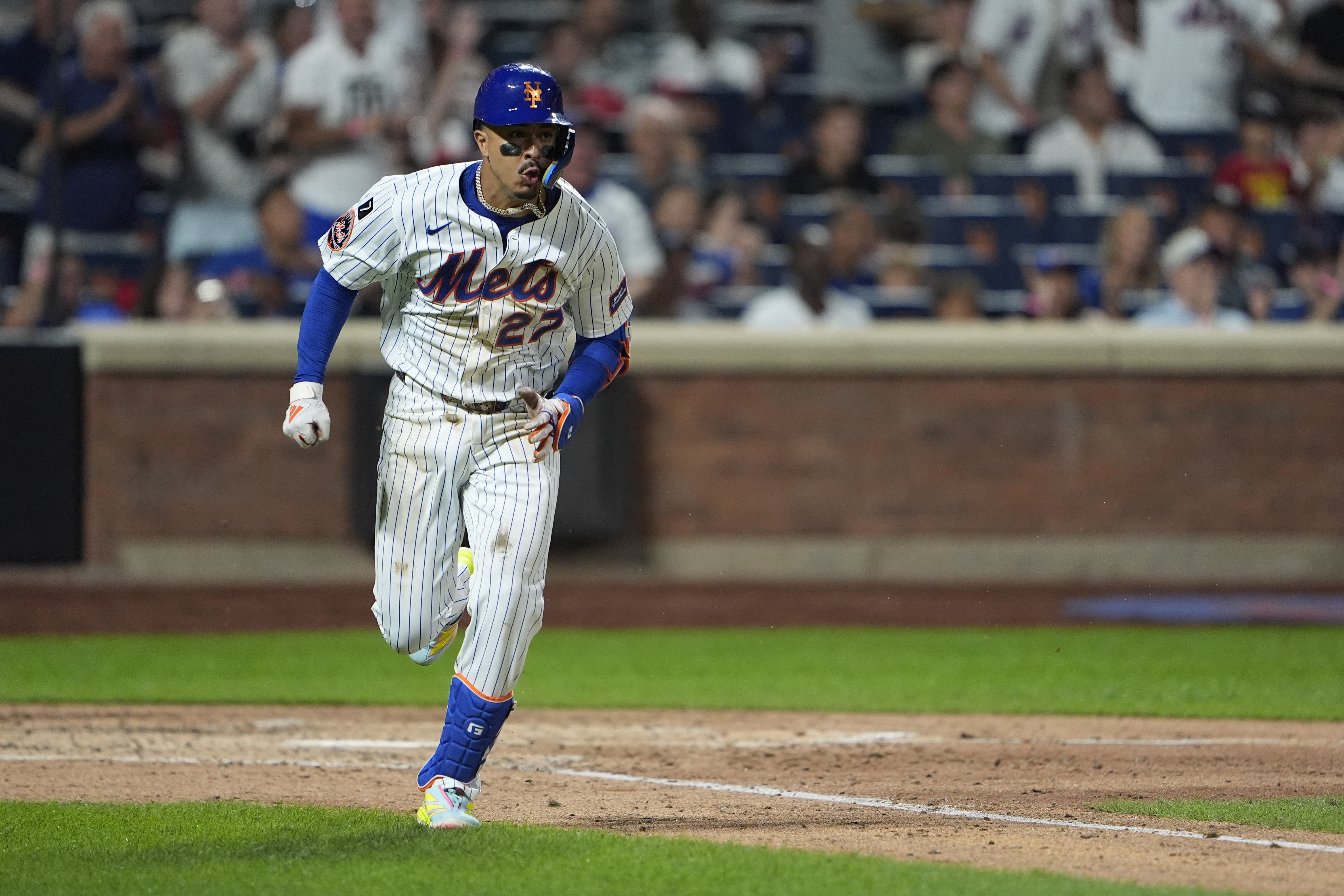 Mets rumors: 1st base options not named Pete Alonso 4 Mark Vientos double Mets Phillies: Man in wihte uniform runs to first base after hitting ball