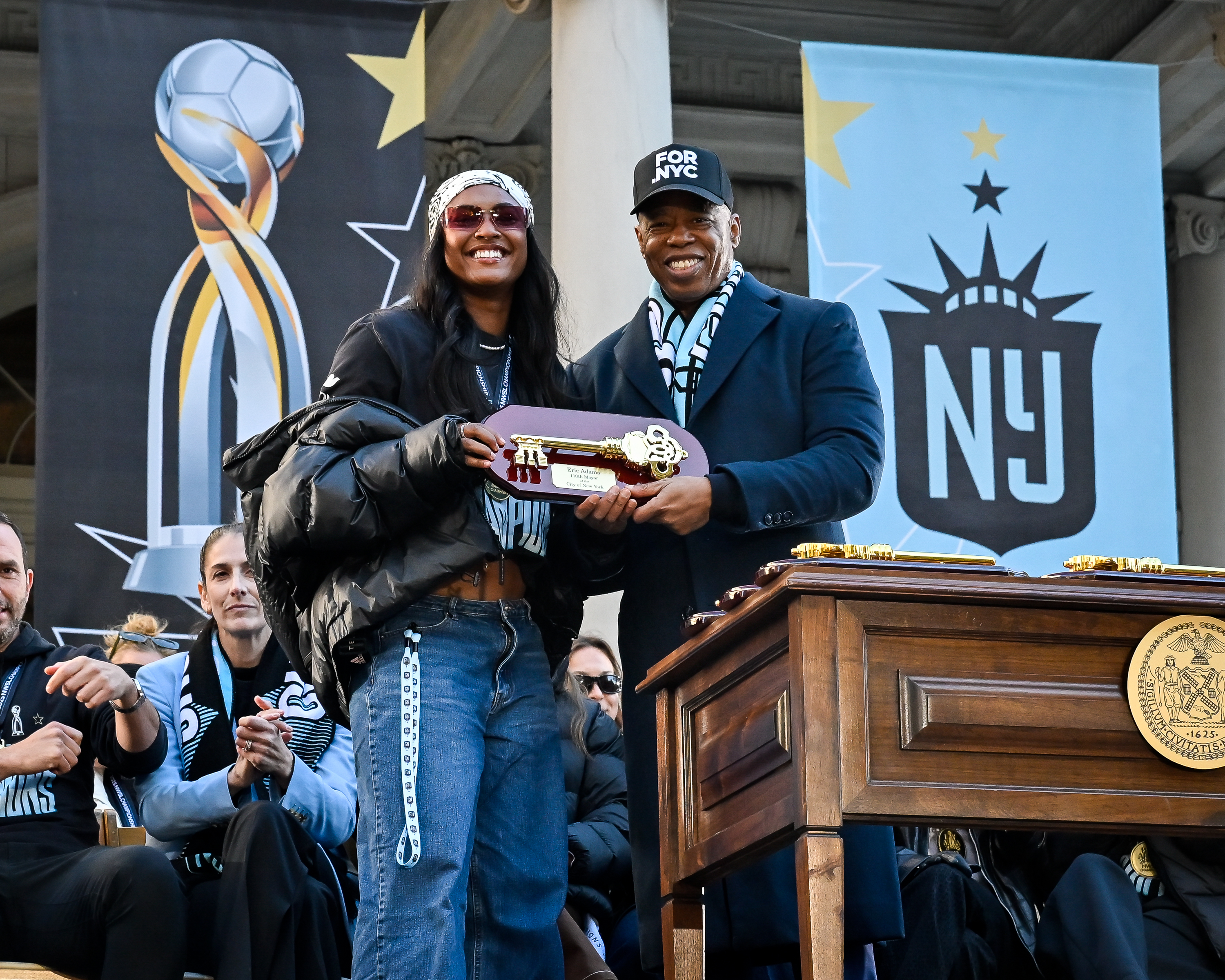 ‘No Underdogs here:’ Gotham FC receives Keys to the City after stunning NWSL championship playoffs 6 Mayor Eric Adams presents the Keys to the City to Jaedyn Shaw.
