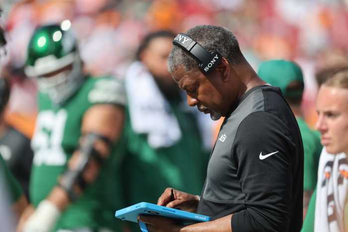 Streaking Jets visit scorching Patriots on Thursday Night Football in Week 11 2 Aaron Glenn Jets Buccaneers