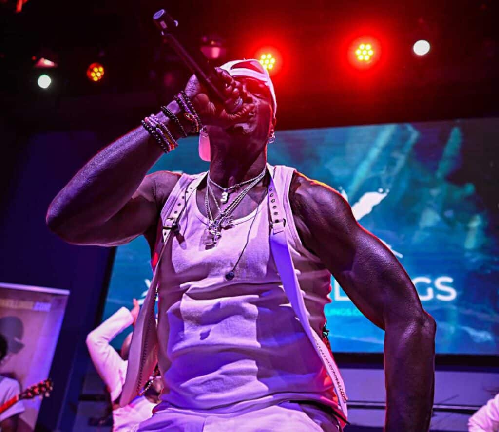 Telling the ‘Truth’: WWE superstar R-Truth sings for fans in SoHo, reveals health battle | amNewYork