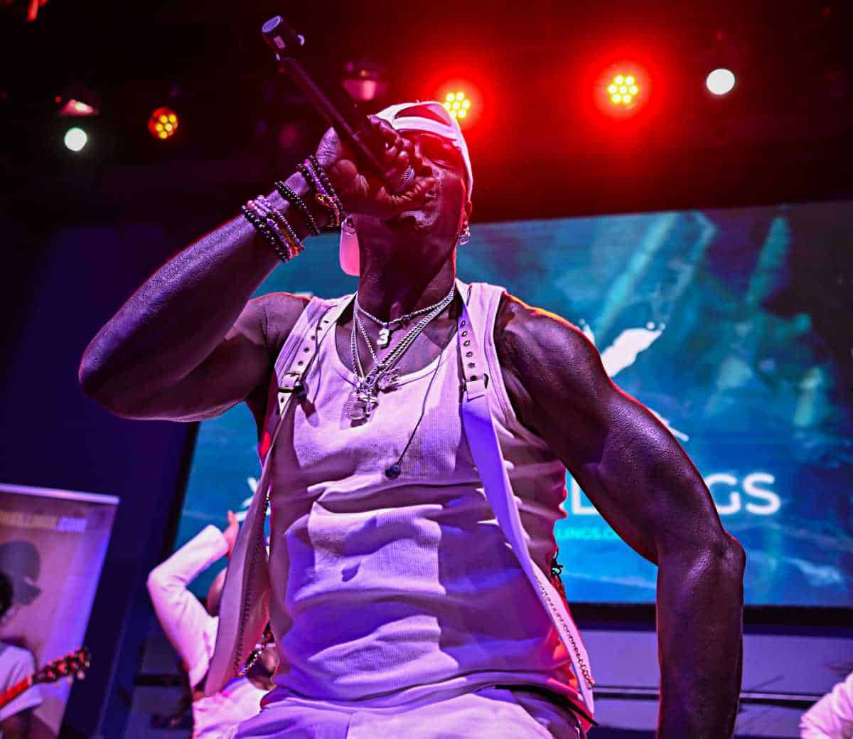 Telling the ‘Truth’: WWE superstar R-Truth sings for fans in SoHo, reveals health battle | amNewYork