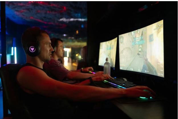 How to Dominate Multiplayer FPS Games in 2026: Pro Strategies That Work - SolutionTipster