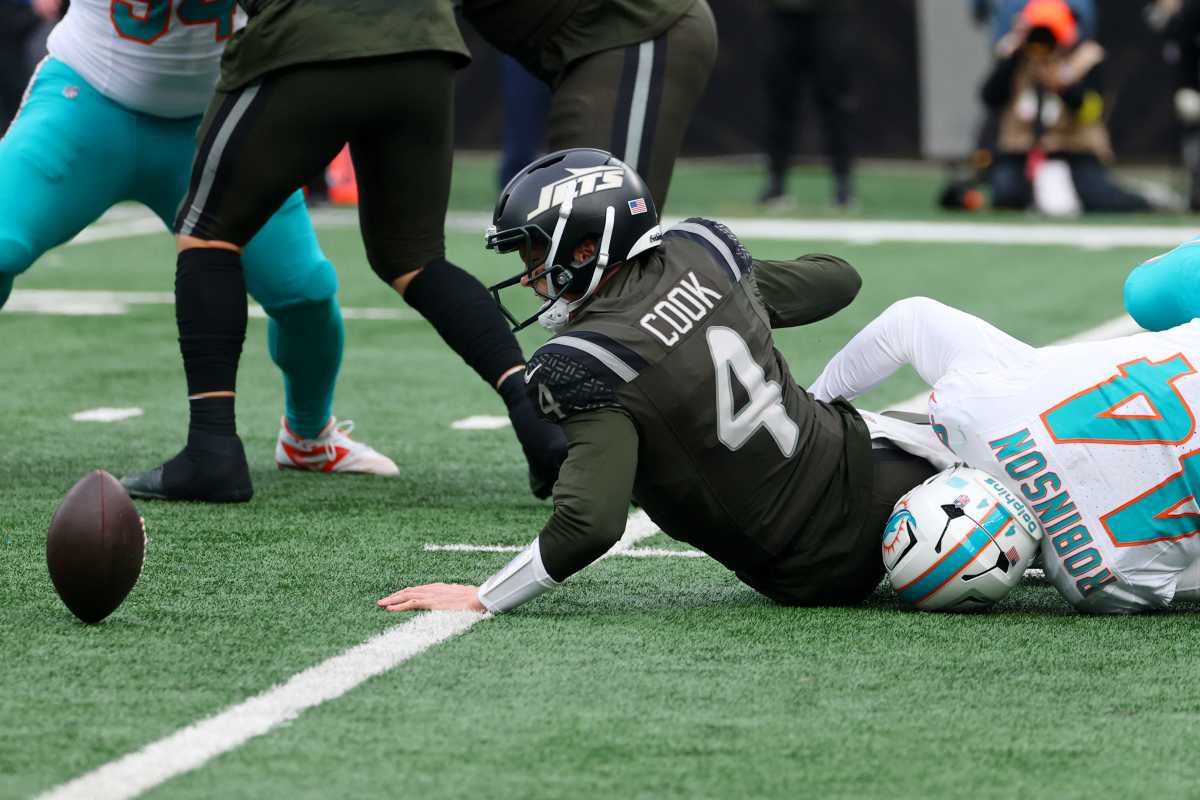 Jets eliminated from playoff contention, punchless with Brady Cook in 34-10 loss to Dolphins | amNewYork