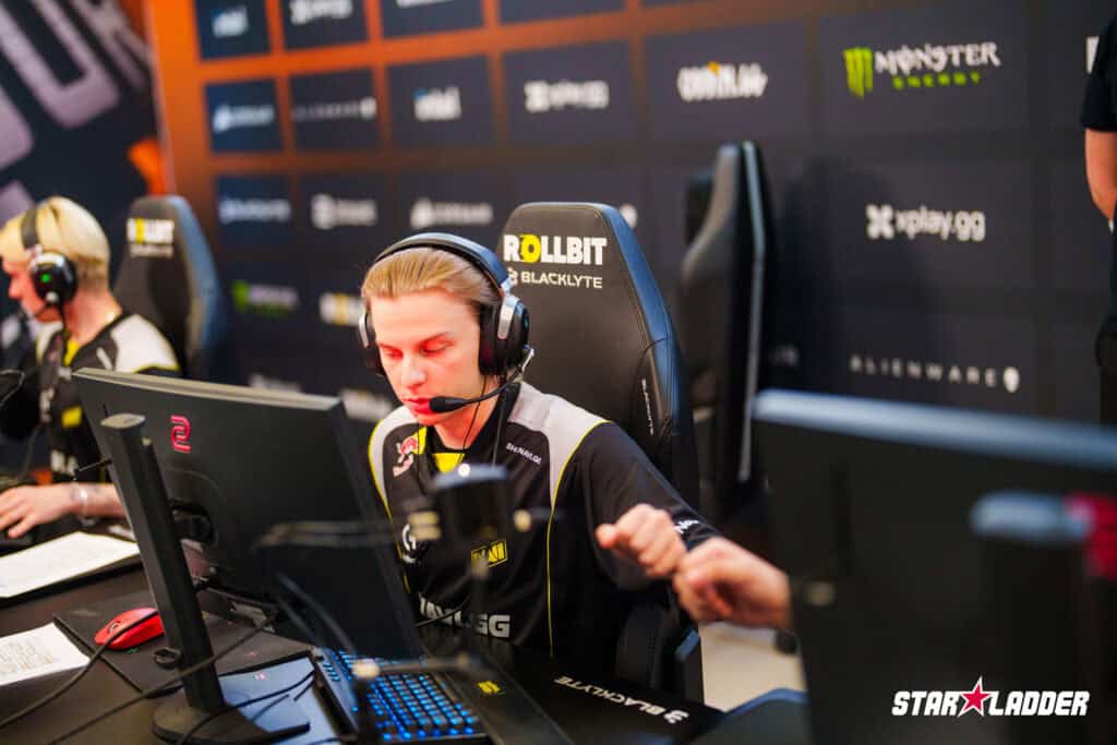 NAVI, FaZe, and G2 Battle for Playoff Spots in Budapest Major Stage 3 Round 5