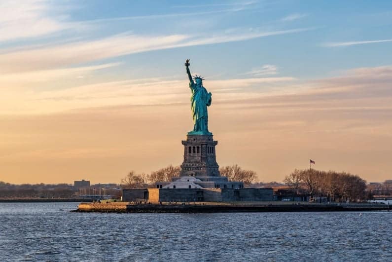 New York Panel Greenlights Downstate Casino Trio as Crowds Chant “Shame on You“