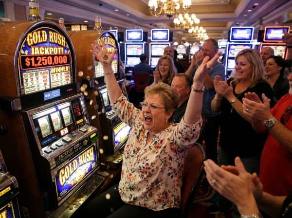 Do Casinos Track Slot Machine Winners?