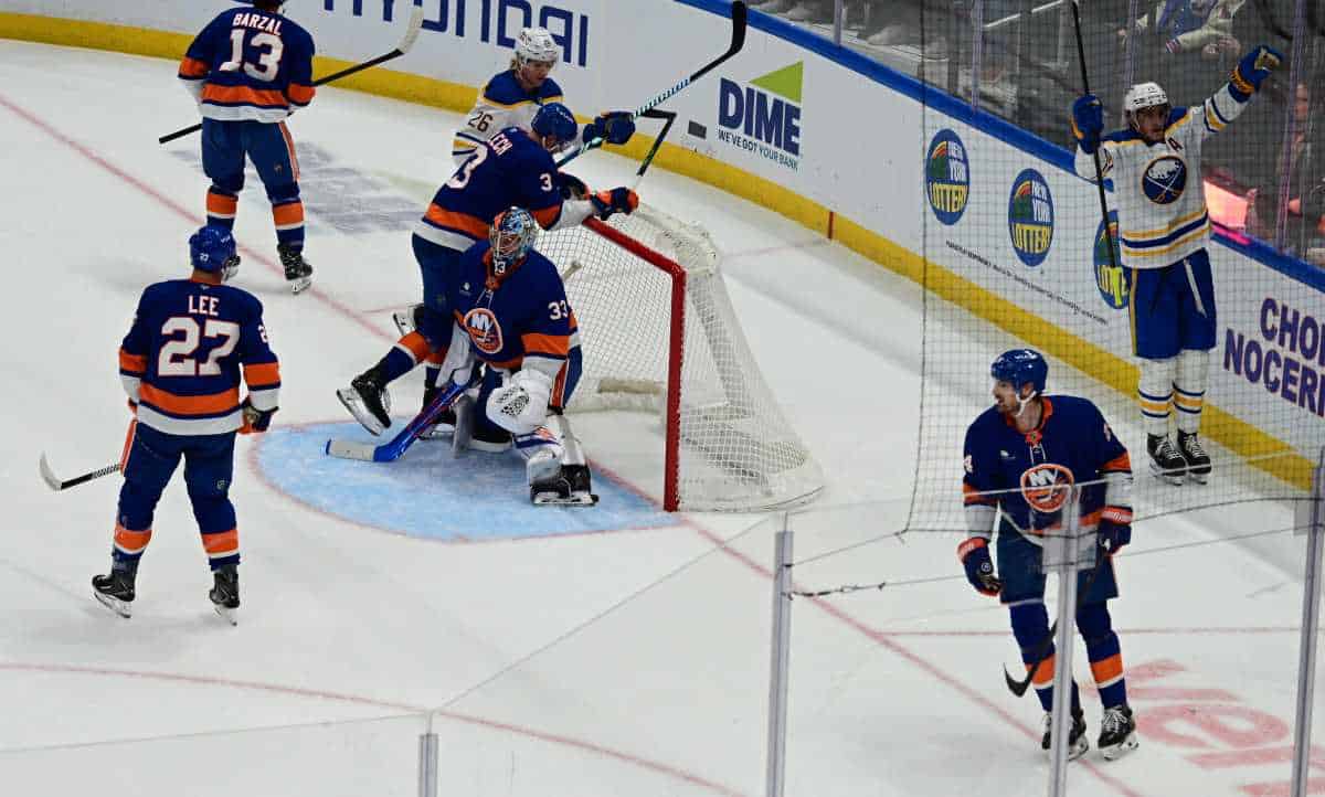 Islanders bench Barzal, Lee, Duclair in 5-0 loss to Sabres