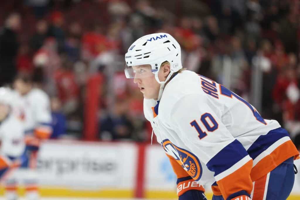 Islanders’ Simon Holmstrom not in Sweden’s Olympic plans: ‘I want to prove them wrong’