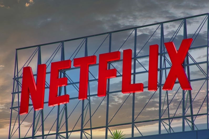 Squid Game Director Producing Netflix’s New Casino Crime Series