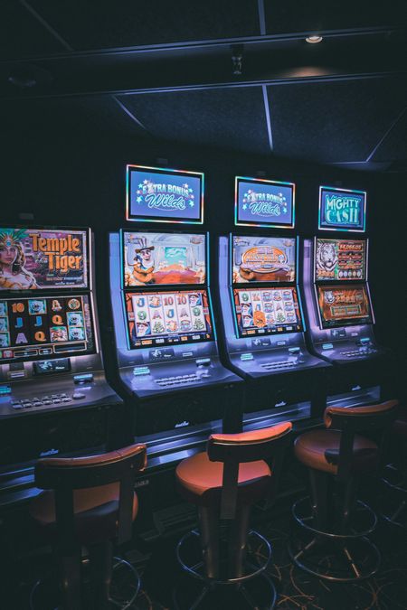 High-Volatility vs. Low-Volatility Slots and How to Pick the Right Game
