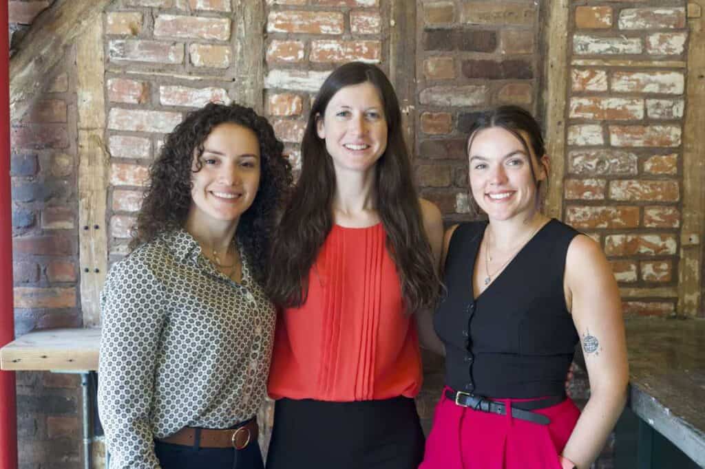 Hinge and hoops: Behind Blazers, Williamsburg’s first women-owned sports bar • Brooklyn Paper