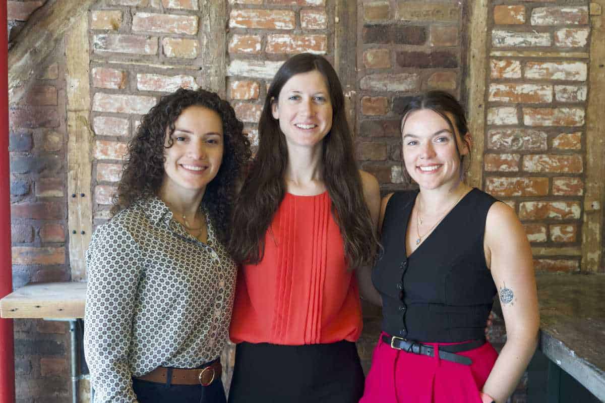Hinge and hoops: Behind Blazers, Williamsburg’s first women-owned sports bar • Brooklyn Paper