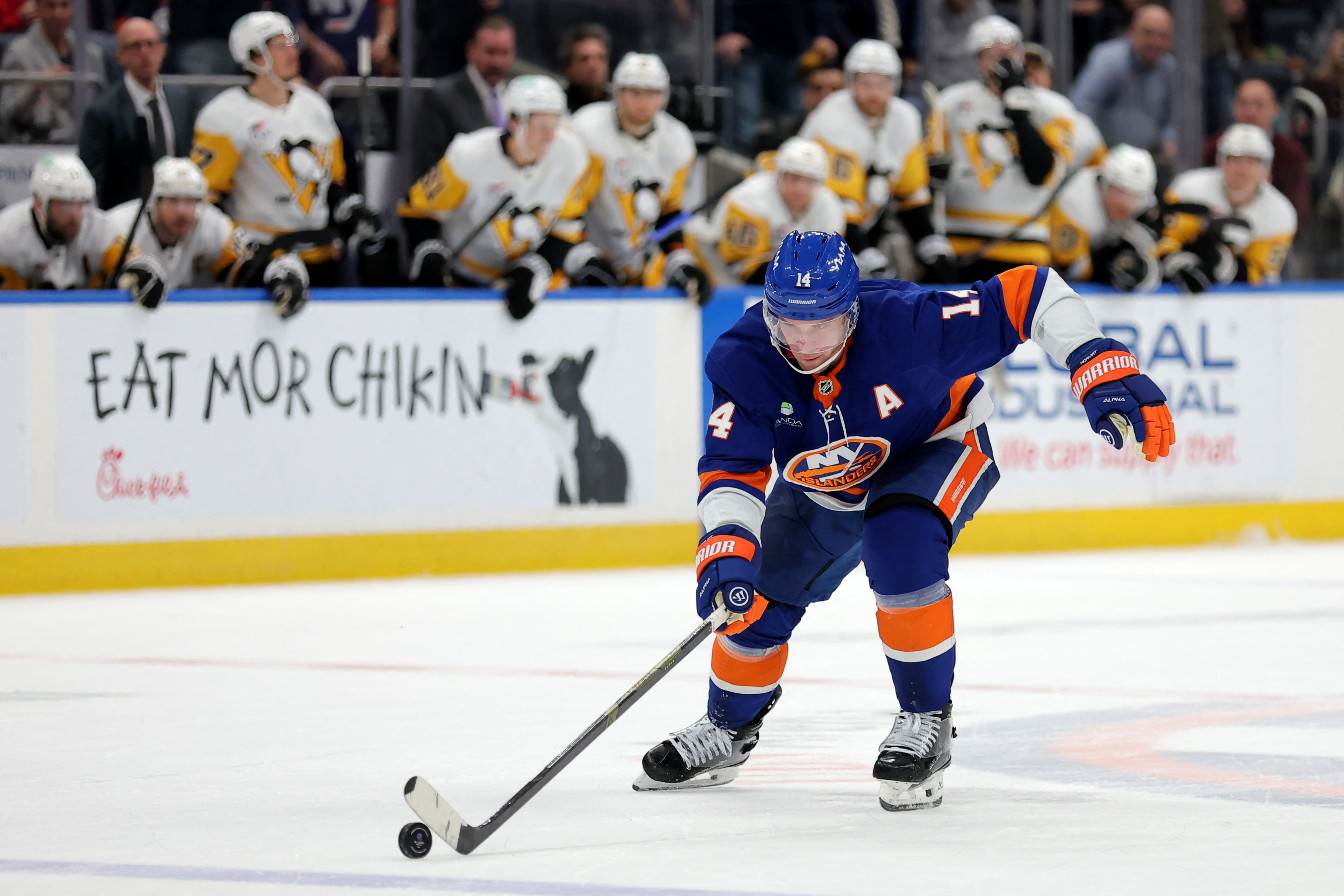 Islanders' resilience on full display in final, exhausted push to Olympic break 2 Bo Horvat breakaway Islanders Penguins OT winner