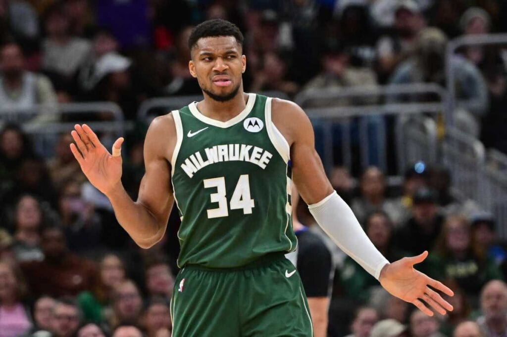 Knicks get boost with Giannis Antetokounmpo staying with Bucks this season | amNewYork
